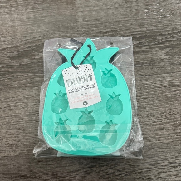 NWT Blush Silicone Mold Pineapple Ice Cube Tray Shapes - Picture 2 of 5